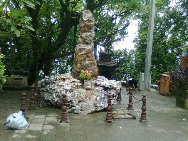 Cột đá thề đền Hùng