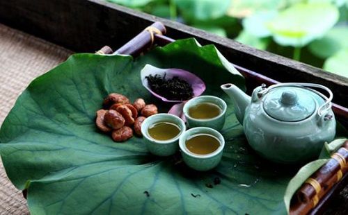 Ấm trà sen