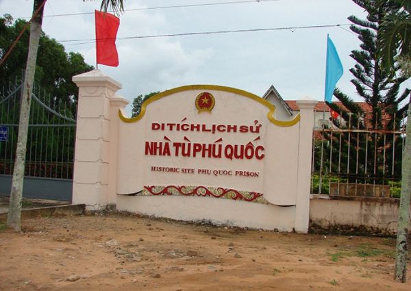 Nhà tù Phú Quốc,Trại giam Tù binh Chiến tranh Phú Quốc,Trại giam Tù binh Cộng sản Phú Quốc,Nhà lao Cây Dừa,Trại huấn chính Cây Dừa,Các hình thức tra tấn tại nhà tù Phú Quốc