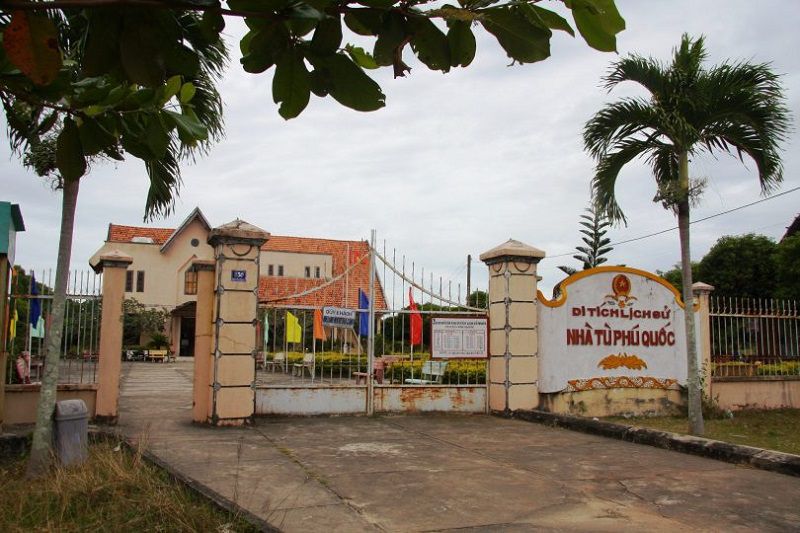 Nhà tù Phú Quốc,Trại giam Tù binh Chiến tranh Phú Quốc,Trại giam Tù binh Cộng sản Phú Quốc,Nhà lao Cây Dừa,Trại huấn chính Cây Dừa,Các hình thức tra tấn tại nhà tù Phú Quốc