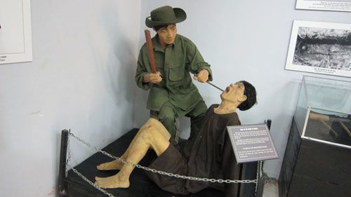 Nhà tù Phú Quốc,Trại giam Tù binh Chiến tranh Phú Quốc,Trại giam Tù binh Cộng sản Phú Quốc,Nhà lao Cây Dừa,Trại huấn chính Cây Dừa,Các hình thức tra tấn tại nhà tù Phú Quốc