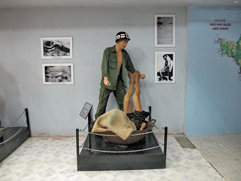 Nhà tù Phú Quốc,Trại giam Tù binh Chiến tranh Phú Quốc,Trại giam Tù binh Cộng sản Phú Quốc,Nhà lao Cây Dừa,Trại huấn chính Cây Dừa,Các hình thức tra tấn tại nhà tù Phú Quốc