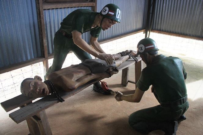 Nhà tù Phú Quốc,Trại giam Tù binh Chiến tranh Phú Quốc,Trại giam Tù binh Cộng sản Phú Quốc,Nhà lao Cây Dừa,Trại huấn chính Cây Dừa,Các hình thức tra tấn tại nhà tù Phú Quốc