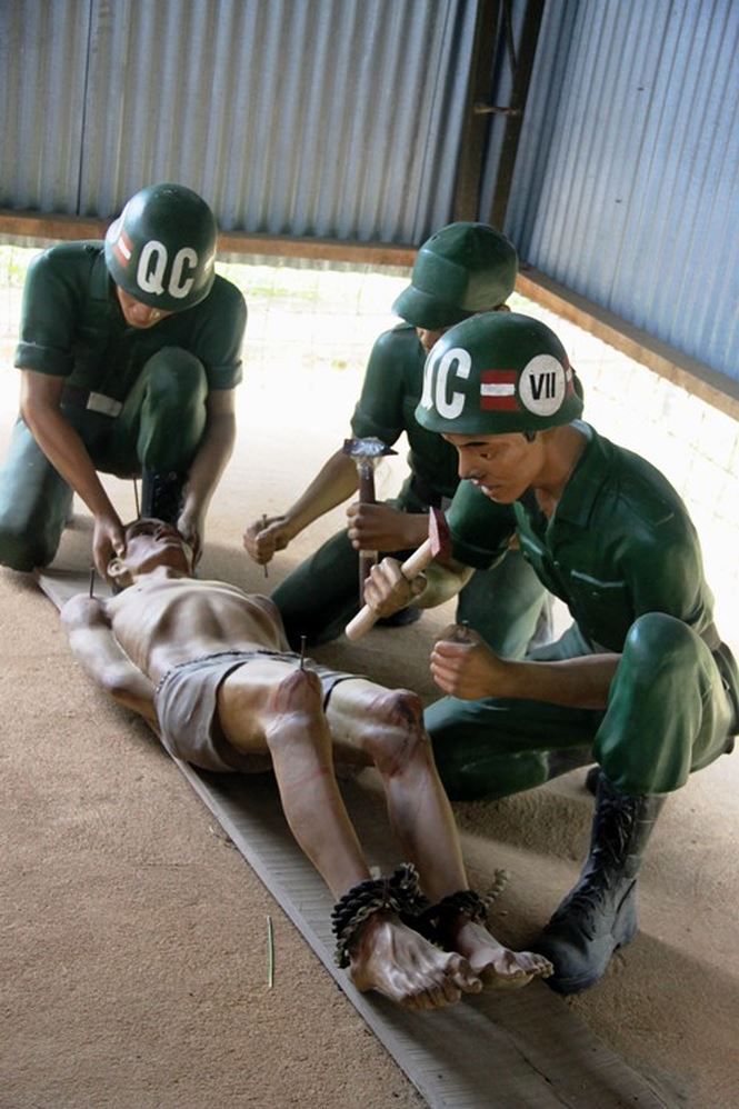 Nhà tù Phú Quốc,Trại giam Tù binh Chiến tranh Phú Quốc,Trại giam Tù binh Cộng sản Phú Quốc,Nhà lao Cây Dừa,Trại huấn chính Cây Dừa,Các hình thức tra tấn tại nhà tù Phú Quốc