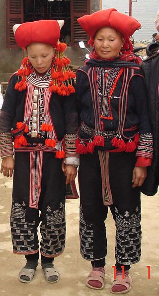 Phụ nữ Dao trong trang phục truyền thống.
