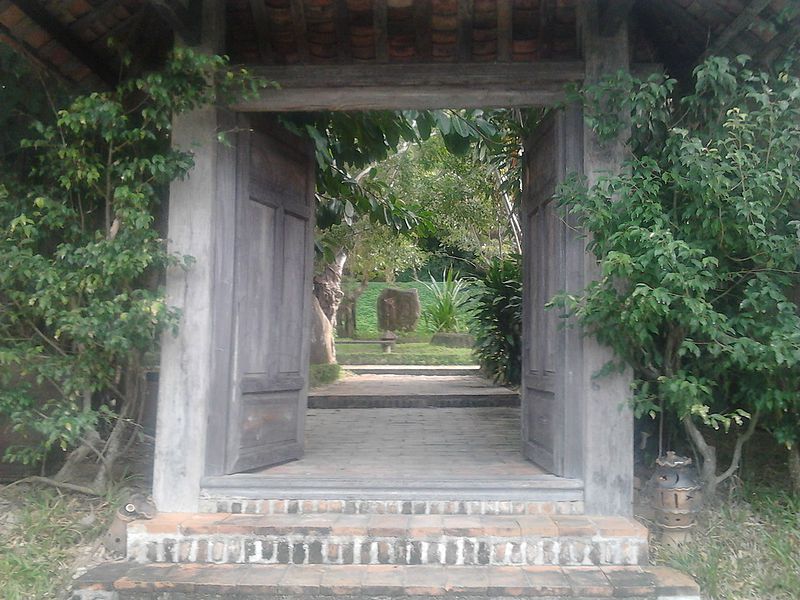 Khu nhà cổ trên đảo Hòn Tằm