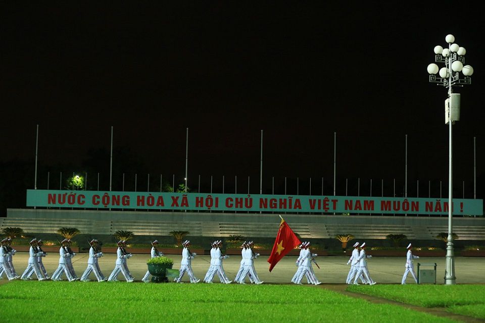 Lễ hạ cờ tại quảng trường Ba Đình