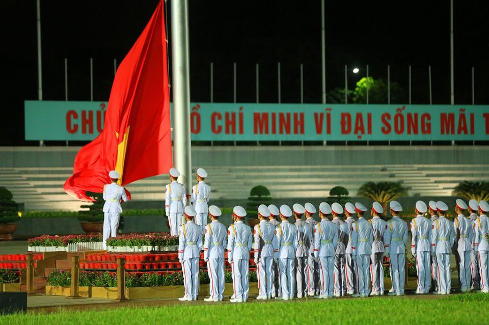 Lễ hạ cờ tại quảng trường Ba Đình
