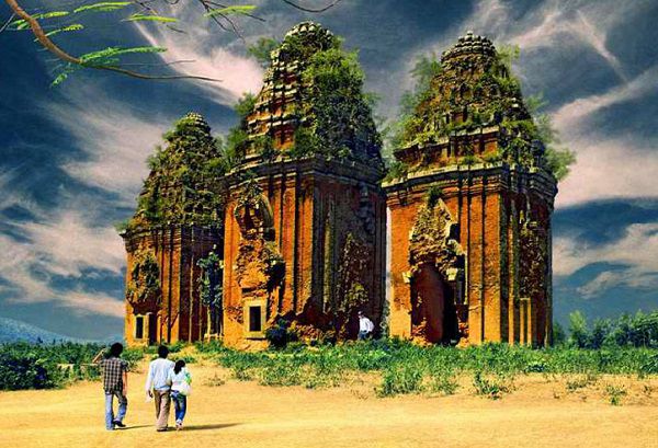 Tháp Dương Long - xã Tây Vinh, huyện Tây Sơn, Bình Định