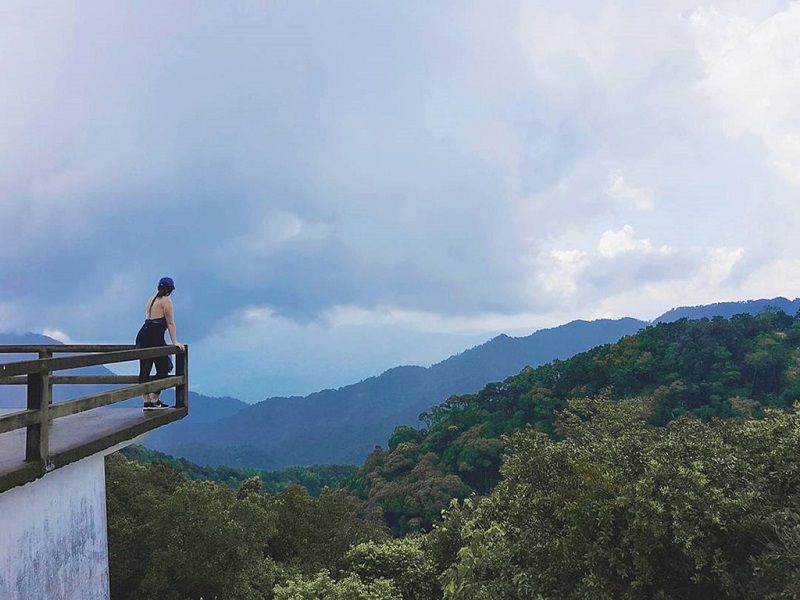 Khung cảnh hùng vĩ của thiên nhiên khi bạn trekking khám phá dãy Bạch Mã