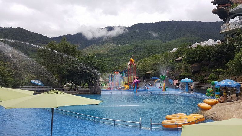 Suối khoáng nóng Núi Thần Tài