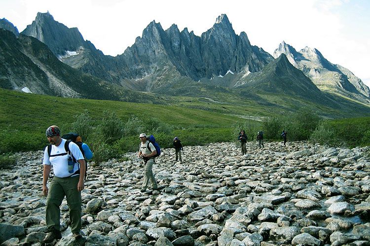 Dãy núi Tombstone ở vùng Yukon của Canada là nơi yêu thích của nhiều nhà thám hiểm và leo núi.
