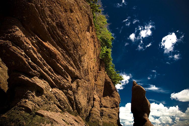 Dãy núi cao sừng sững Hopewell nằm ở bang New Brunswick là một trong những ngọn núi lửa đã chết tại đây.