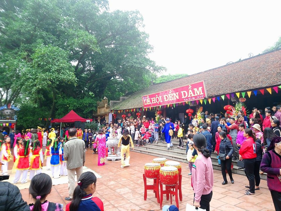 Đền Dầm (Xâm Dương - Ninh Sở - Thường Tín - Hà Nội),Đền Dầm,Lễ hội Đền Dầm,Đền Dầm - Hà Nội,Lịch sử đền Dầm,vì sao lại có tên gọi đền Dầm,truyền thuyết đền Dầm