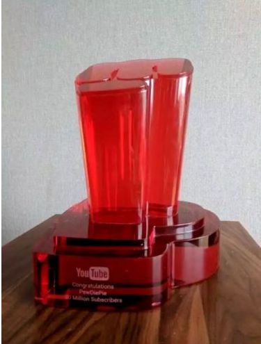 Nút Play hồng ngọc