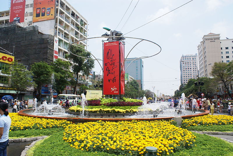Một con đường ở Thành phố Hồ Chí Minh ngày Tết