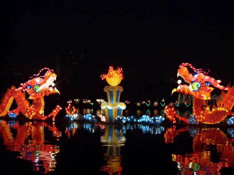 Tết Trung thu,Rằm tháng Tám,rằm tháng 8,ý nghĩa của tết Trung thu,tết Trung thu là ngày nào,Tết Trung thu là gì,Tết trông trăng,tết đoàn viên,tết trông trăng là gì,tết đoàn viên là ngày nào,tết đoàn viên là gì,nguồn gốc của tết Trung thu,Trung Thu Tại Bắc Kinh, Trung Quốc, năm 2006