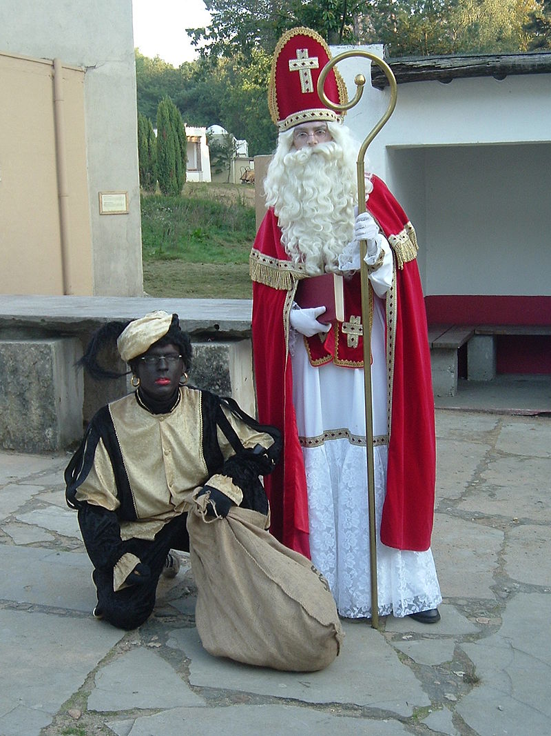 Đóng vai Thánh Nicholas và Zwarte Piet