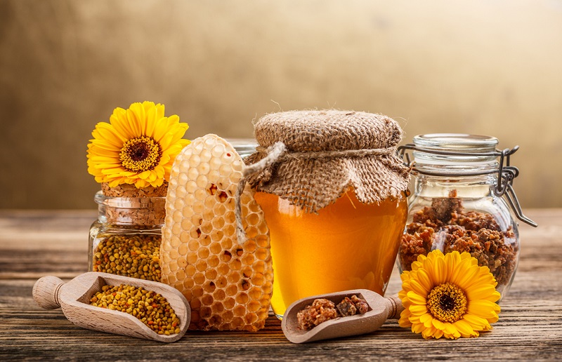 mật ong là gì,mật ong,ngộ độc mật ong,ngộ độc mật ong ở trẻ sơ sinh,thành phần của mật ong,trẻ sơ sinh có nên uống mật ong không,mật ong kiêng ăn với gì,kiêng ăn mật ong với gì,mật ong và sữa đậu nành,mật ong và bột sắn dây,mật ong nguyên chất,mật ong rừng,honey