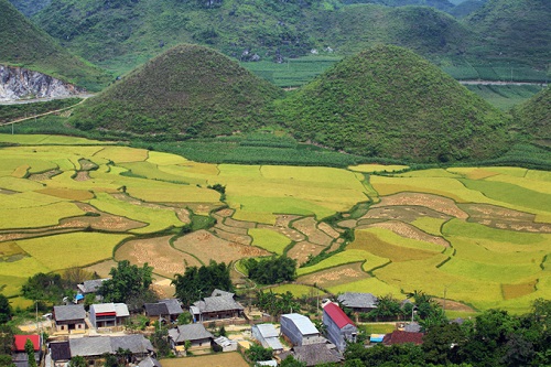 Núi Đôi Quản Bạ,Quản Bạ