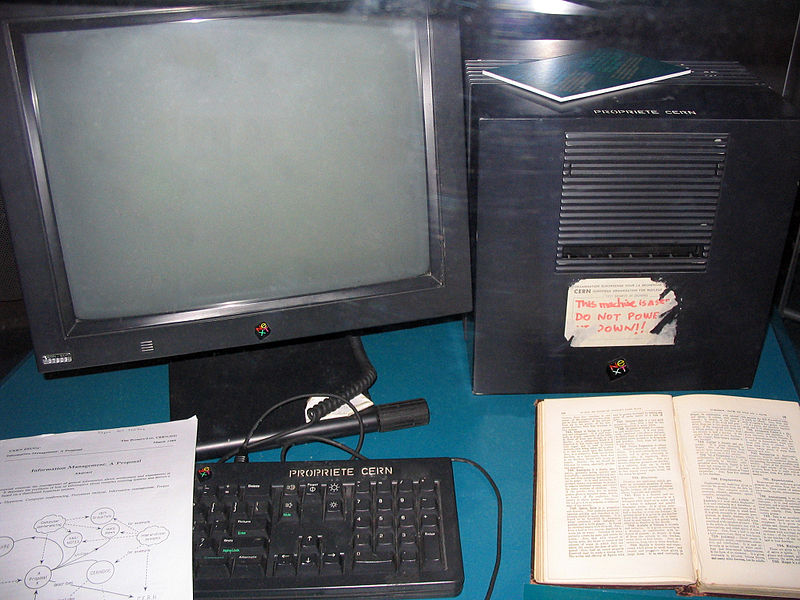 Chiếc máy tính NeXT mà nhà sáng tạo và chủ tịch World Wide Web Tim Berners-Lee sử dụng tại CERN đã trở thành máy chủ đầu tiên trên WWW.