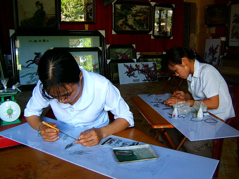 Làm tranh đá quý