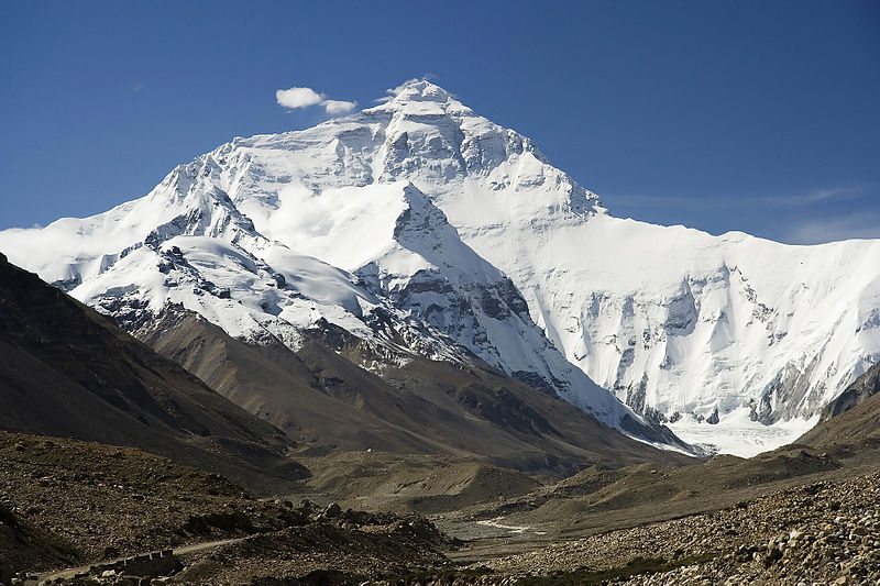Mặt phía bắc của Everest nhìn từ trại ở Tây Tạng