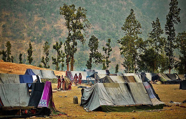 Bộ tộc vẫn sống như thời nguyên thủy ở Nepal,Những hình ảnh ghi lại cuộc sống của người Raute ở vùng Surkhet,phía đông Nepal,Bộ tộc này ngủ trong lều vải,sống bằng cách săn bắn và hái lượm như chục nghìn năm trước,người Raute,Bộ tộc,sống như thời nguyên thủy,Nepal