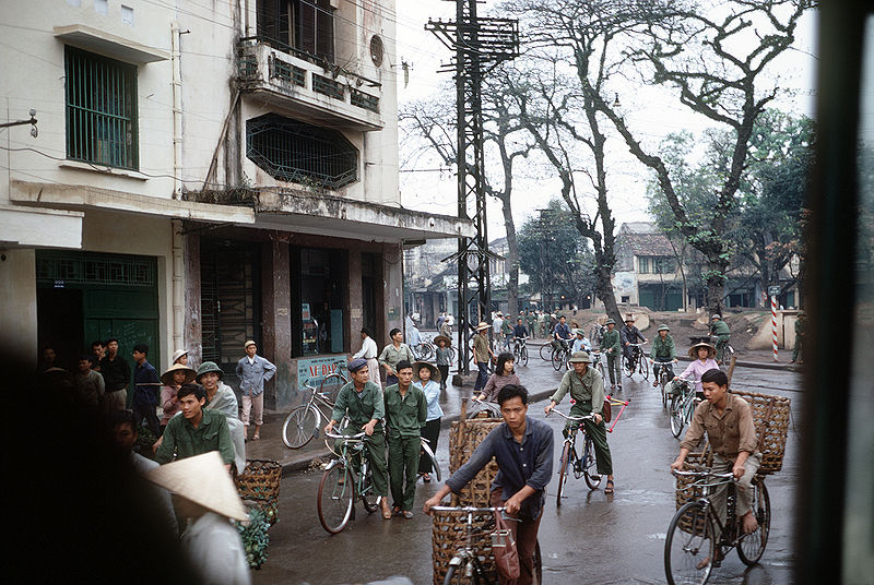 Thời bao cấp,Hình ảnh đường phố Hà Nội năm 1973, với xe đạp là phương tiện đi lại chủ yếu