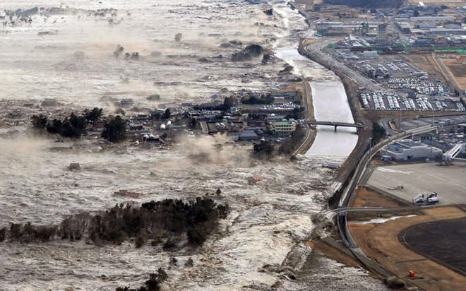 sóng thần là gì,sóng thần,tsunami,nguyên nhân của sóng thần,các đặc điểm của sóng thần,các dấu hiệu của sóng thần,các trận sóng thần trong lịch sử,cảnh báo sóng thần,ngăn chặn sóng thần,ứng phó với sóng thần