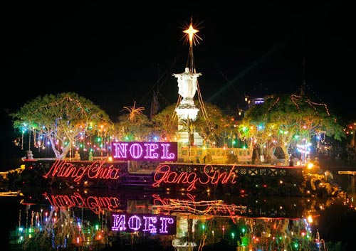 Nhà thờ đá Phát Diệm,nhà thờ đá,hình ảnh nhà thờ đá Phát Diệm,nhà thờ đá Phát Diệm Kim Sơn Ninh Bình,nhà thờ đá Phát Diệm noel,lịch sử nhà thờ đá Phát Diệm