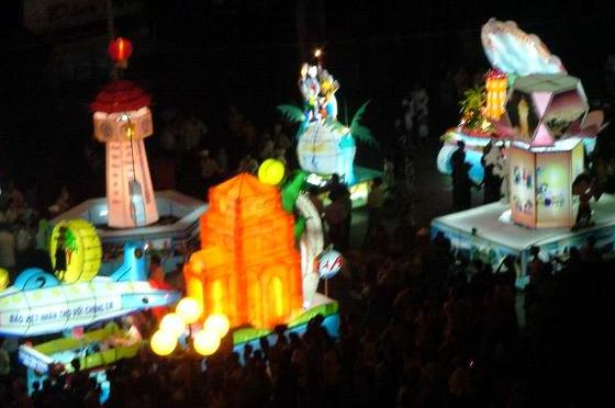 Tết Trung thu,Rằm tháng Tám,rằm tháng 8,ý nghĩa của tết Trung thu,tết Trung thu là ngày nào,Tết Trung thu là gì,Tết trông trăng,tết đoàn viên,tết trông trăng là gì,tết đoàn viên là ngày nào,tết đoàn viên là gì,nguồn gốc của tết Trung thu
