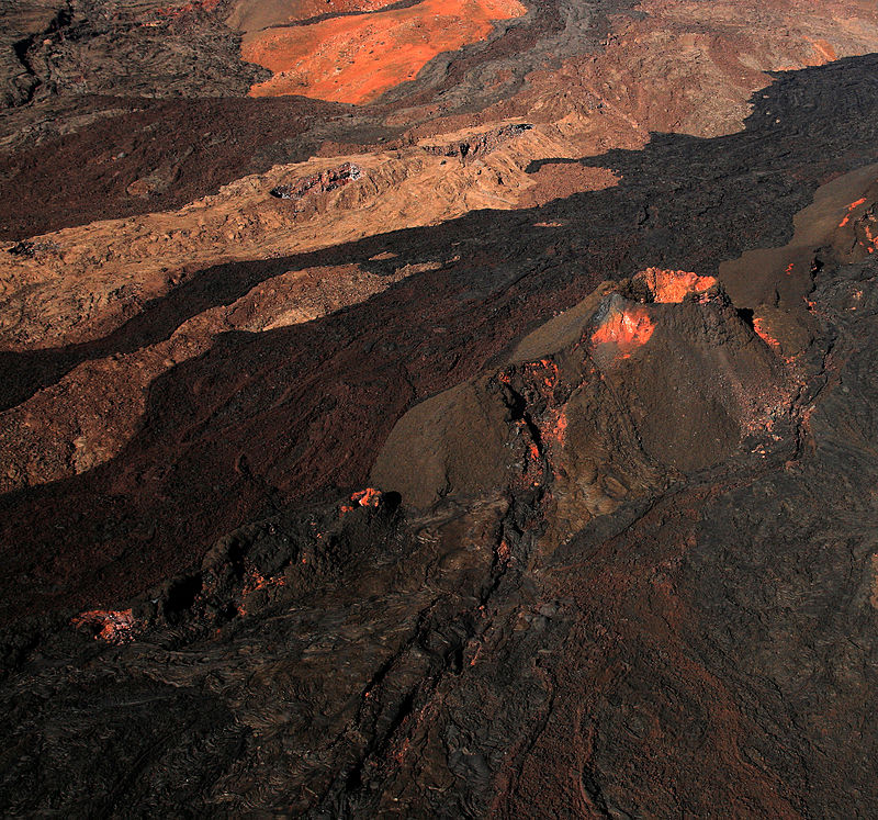 Núi lửa Mauna Loa tháng 5/2009, nhìn từ trên trực thăng,núi lửa là gì,núi lửa,núi lửa phun trào,vì sao có núi lửa,dung nham núi lửa,dung nham,các ngọn núi lửa,hình ảnh núi lửa