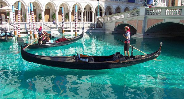 Venice,Venezia,Vơ-ni-dơ,Thành phố sông nước lãng mạn bậc nhất châu Âu,Venexia,Venessia,Venise,thành phố kênh đào,thành phố sông nước,thành phố của các kênh đào,thành phố tình yêu,thành phố thần tiên của con tim,thành phố lãng mạn,thành phố nổi,thành phố mặt nạ,thành phố kênh rạch