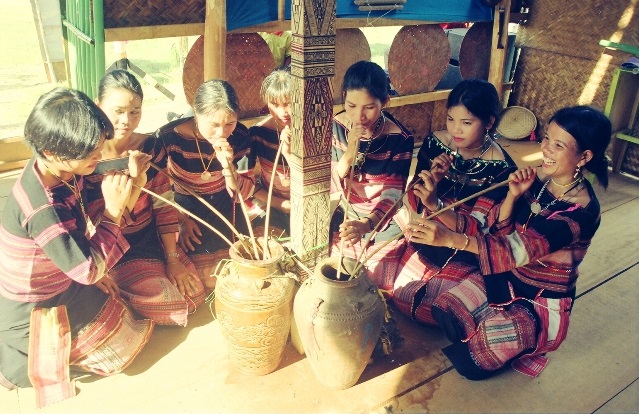 rượu cần là gì,rượu cần,cách làm rượu cần,nguyên liệu làm rượu cần,văn hóa uống rượu cần