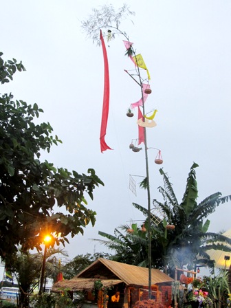 cây nêu là gì,cây nêu,cây nêu ngày Tết,sự tích cây nêu,sự tích cây nêu ngày Tết,ý nghĩa cây nêu,ý nghĩa cây nêu ngày Tết,Tết nguyên đán