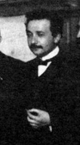 Einstein tại hội nghị Solvay năm 1911. Năm này ông trở thành phó giáo sư tại Đại học Zurich, và ngay sau đó ông trở thành giáo sư tại đại học Charles-Ferdinand ở Praha.