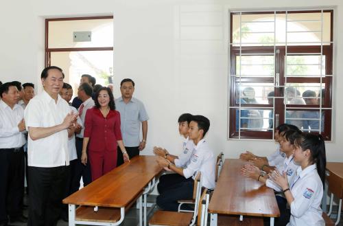 Trung học Phổ thông Kim Sơn B,Trung học Phổ thông Kim Sơn B Ninh Bình,Khánh thành THPT Kim Sơn B,Khánh thành THPT Kim Sơn B,Chủ tịch nước Trần Đại Quang dự lễ khánh thành THPT Kim Sơn B