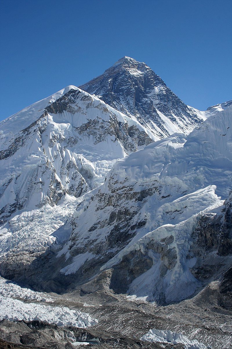 Núi Everest nhìn từ Kalar Patar