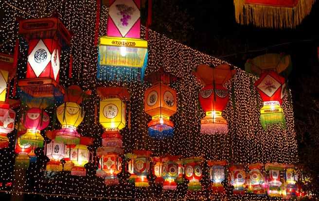 đèn kéo quân là gì,sự tích đèn kéo quân,đèn kéo quân,đèn cù,đèn cù là gì,cách làm đèn kéo quân