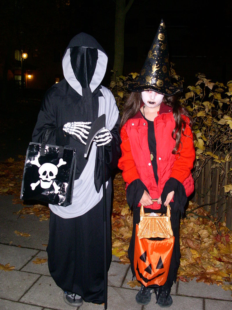 Halloween là gì,Halloween,ngày Halloween là ngày nào,Halloween là ngày gì,lễ hội hóa trang,lễ hội hóa trang Halloween,All Hallows' Eve,Trick-or-treat,Trick-or-treat là gì,Trick-or-treat ở Thụy Điển
