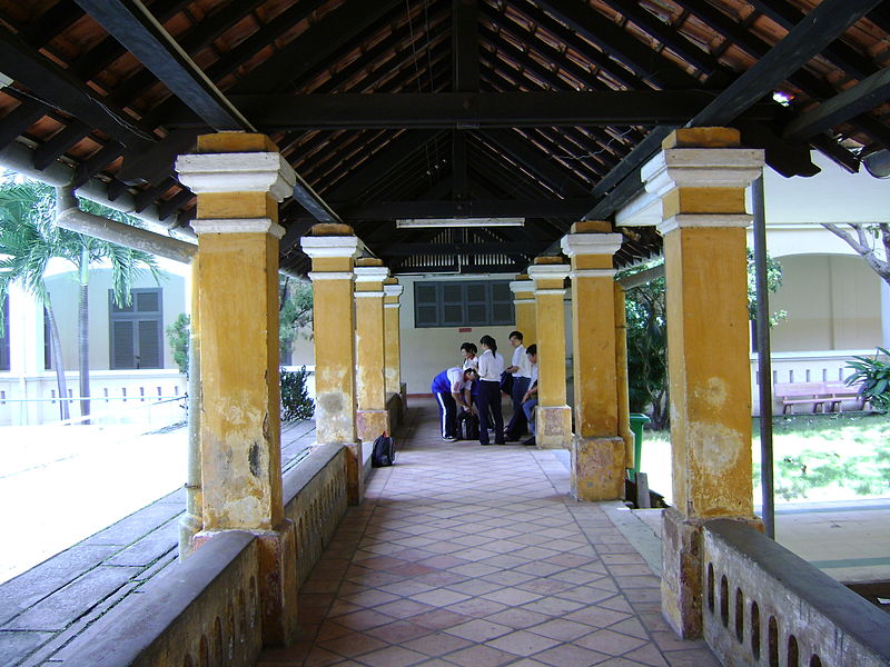 Trung học Phổ thông Nguyễn Thị Minh Khai TP Hồ Chí Minh,Trung học Phổ thông Nguyễn Thị Minh Khai,trường nữ Gia Long,trường nữ sinh Áo Tím