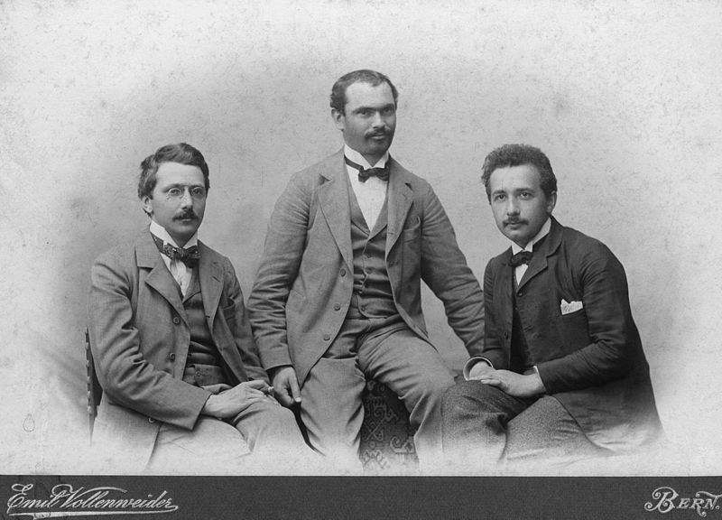 Từ trái sang phải: Conrad Habicht, Maurice Solovine và Einstein, những người lập nên viện hàn lâm Olympia