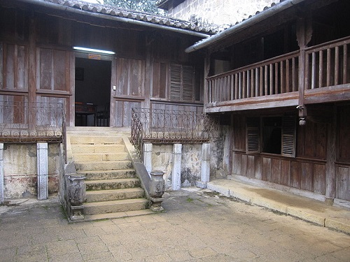 Nhà vua mèo,Hà Giang