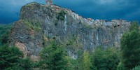 Những ngôi làng trên vách núi,công trình trên vách núi,Castellfollit de la Roca,Tây Ban Nha,Tu viện Metéora,Hy Lạp,Ronda,Thị trấn Bonifacio,Pháp,Rocamadour,Lâu đài Aragonese,Italia,Veliko Tarnovo,Bulgari,Những ngôi làng và công trình chênh vênh trên vách núi cao chót vót