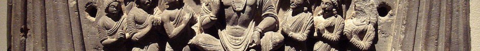 Phật tương lai Di Lặc (ở giữa), Gandhara, thế kỷ thứ 3