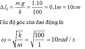 Một con lắc lò xo treo thẳng đứng có K = 1N/cm, M = 1000g. Từ vị trí cân bằng nâng vật M lên vị trí lò xo không dãn rồi thả nhẹ. Chọn trục tọa độ thẳng đứng, chiều dương hướng xuống dưới, gốc O ở vị trí cân bằng. Khi vật đi qua vị trí x = 8cm lần đầu tiên thi có vật m = 200g bay ngược chiều với tốc độ 1m/s đến cắm vào M. Kể từ thời điểm thả M đến khi M đi được 28,04 cm thì tốc độ của vật M có giá trị xấp xỉ bằng: