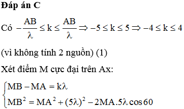 Cho hai nguồn kết hợp A, B dao động cùng pha trên mặt nước cách nhau 5 lần bước sóng. Ax là tia thuộc mặt nước hợp với véc tơ AB góc 60°. Trên Ax có số điểm dao động với biên độ cực đại là